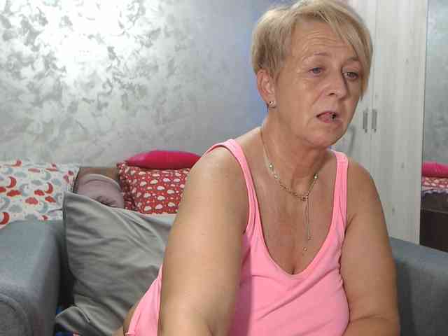 LovePinkLilli webcam