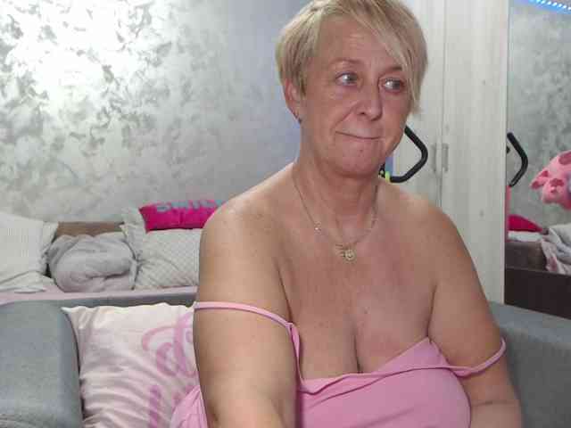 LovePinkLilli webcam