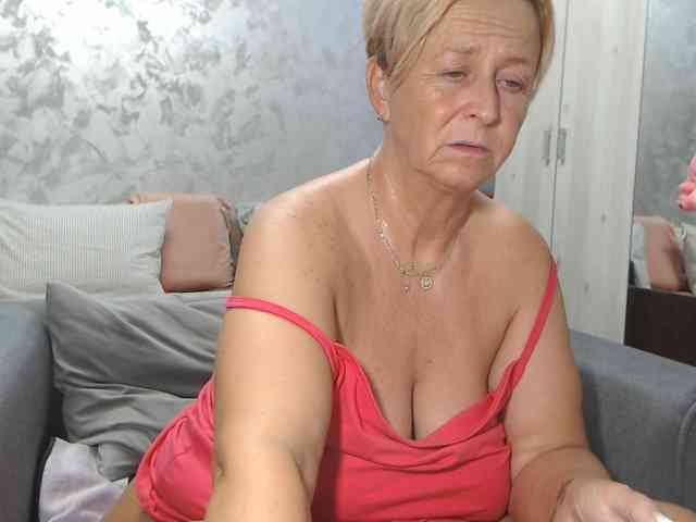 LovePinkLilli webcam