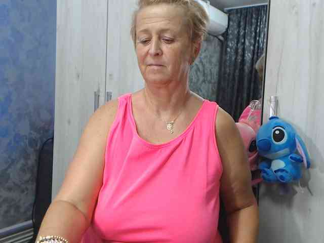 LovePinkLilli webcam