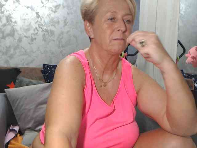 LovePinkLilli webcam