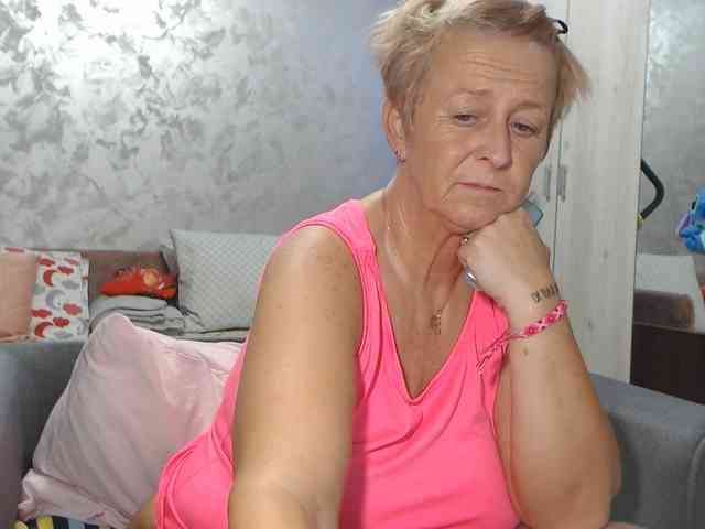 LovePinkLilli webcam