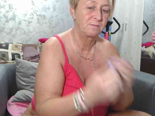 LovePinkLilli webcam