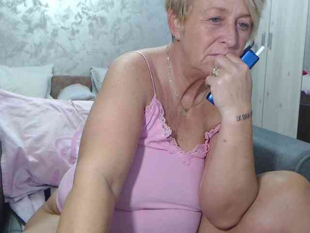 LovePinkLilli webcam