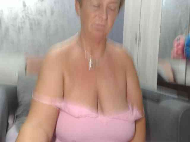 LovePinkLilli webcam