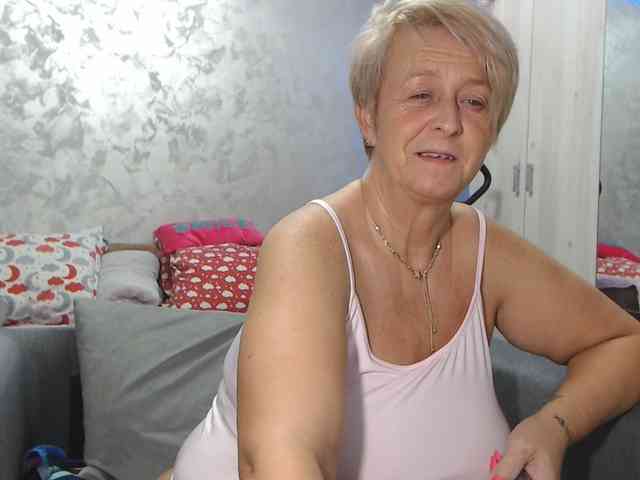 LovePinkLilli webcam