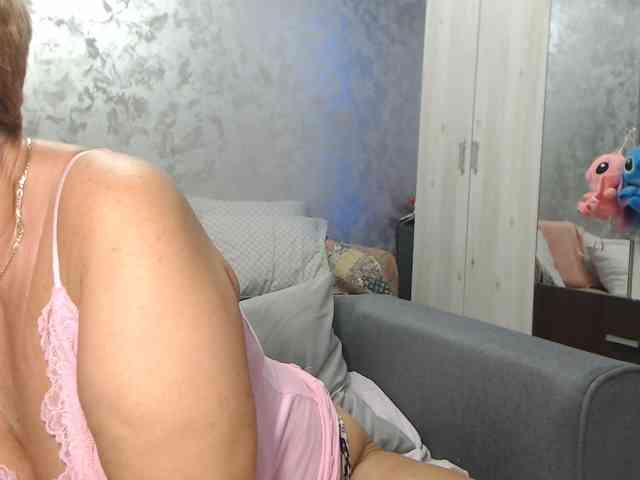 LovePinkLilli webcam