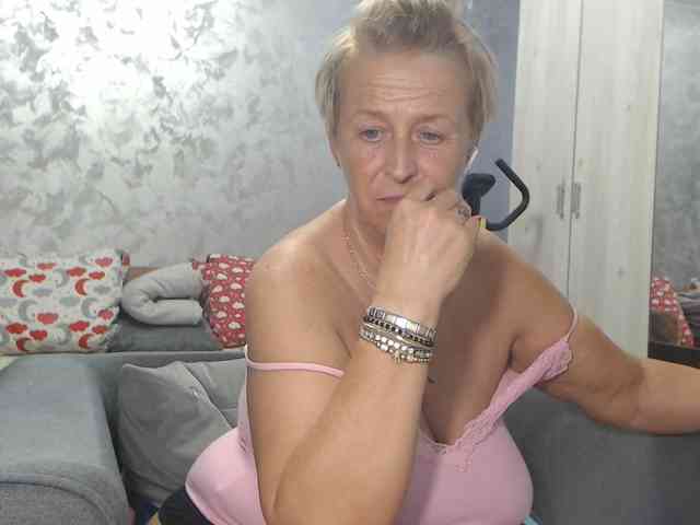 LovePinkLilli webcam