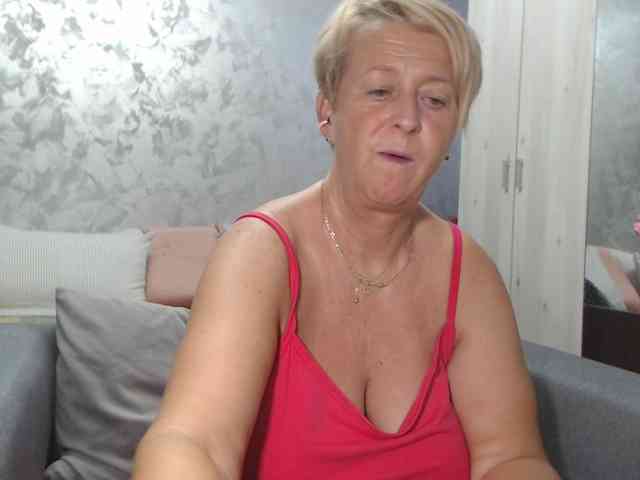 LovePinkLilli webcam