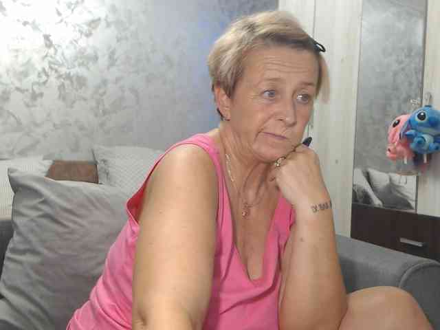 LovePinkLilli webcam