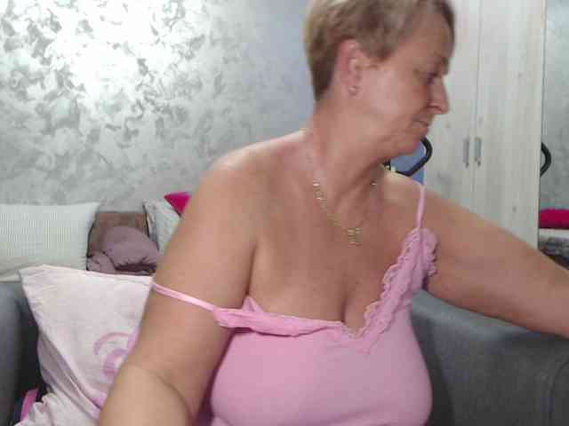 LovePinkLilli webcam