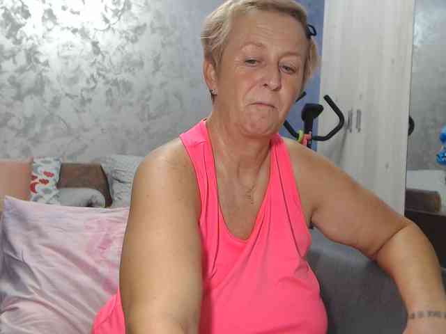 LovePinkLilli webcam