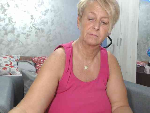 LovePinkLilli webcam
