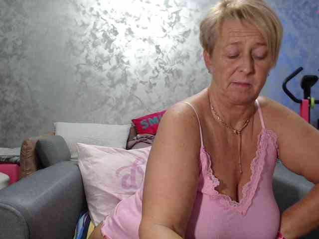 LovePinkLilli webcam