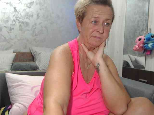 LovePinkLilli webcam