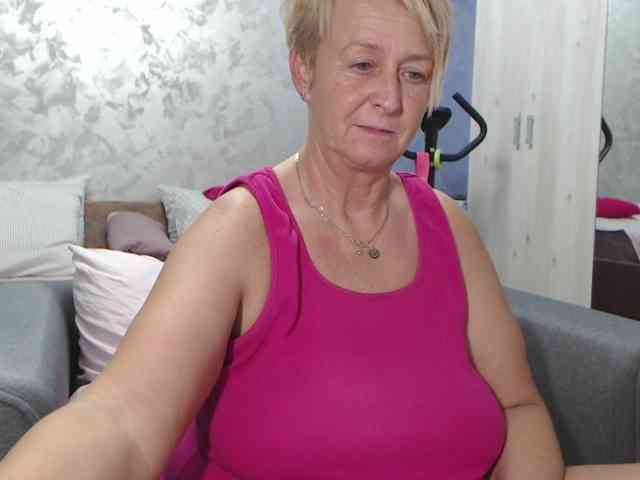 LovePinkLilli webcam