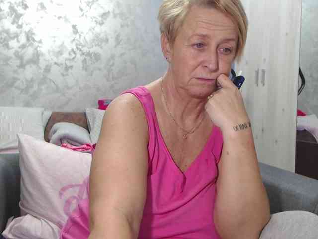 LovePinkLilli webcam