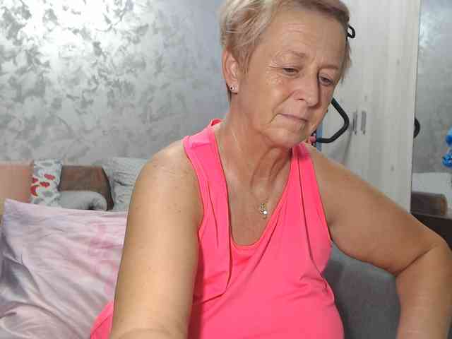 LovePinkLilli webcam