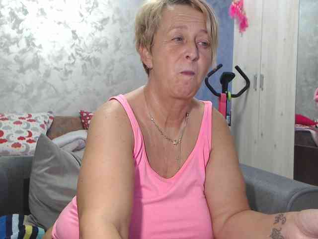 LovePinkLilli webcam