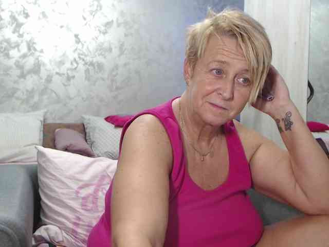 LovePinkLilli webcam