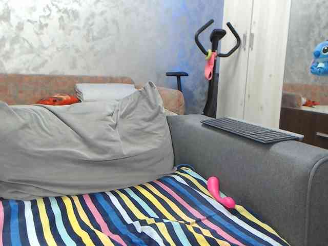 LovePinkLilli webcam