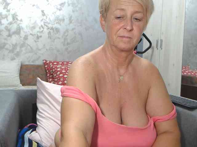 LovePinkLilli webcam