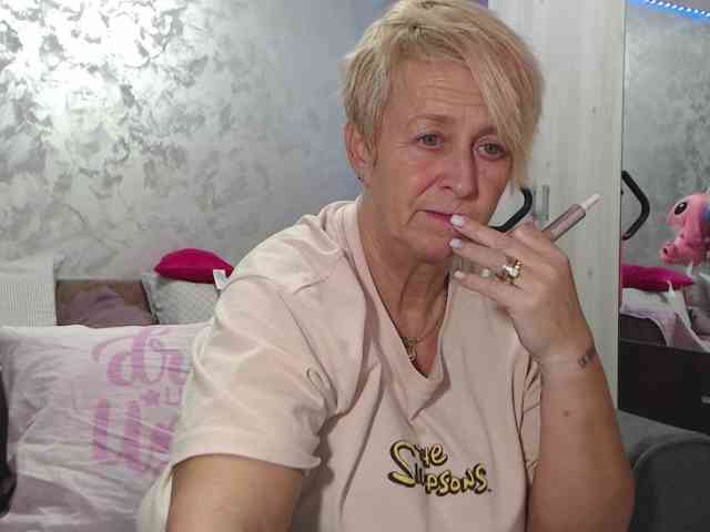 LovePinkLilli webcam