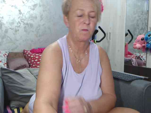 LovePinkLilli webcam