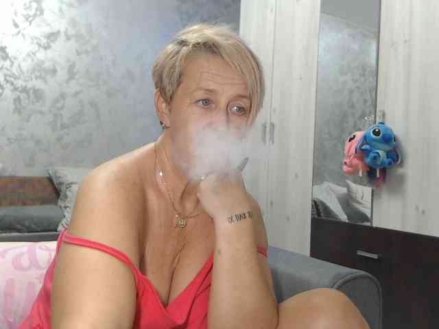 LovePinkLilli webcam