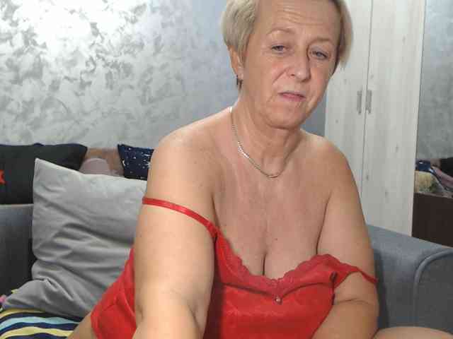 LovePinkLilli webcam