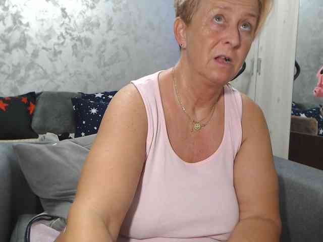 LovePinkLilli webcam