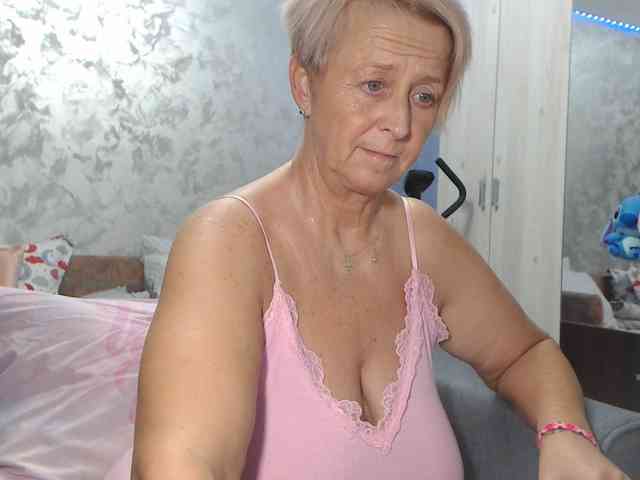 LovePinkLilli webcam