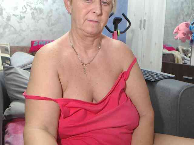 LovePinkLilli webcam