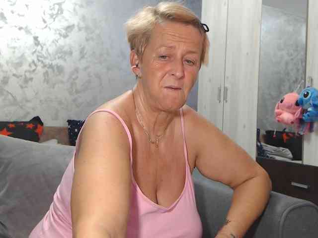 LovePinkLilli webcam