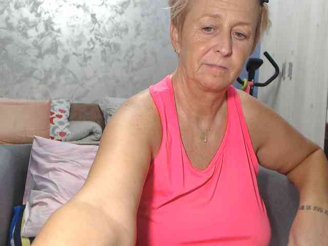LovePinkLilli webcam