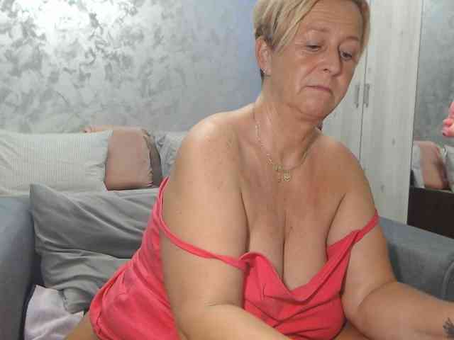 LovePinkLilli webcam