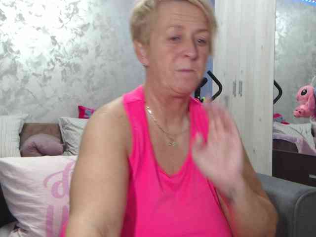 LovePinkLilli webcam