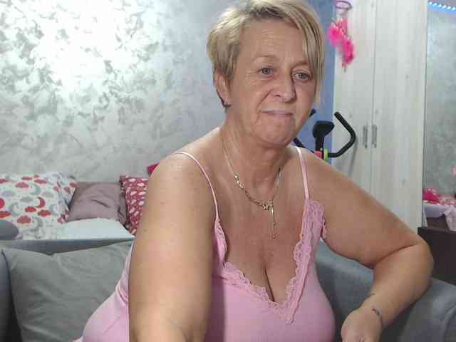 LovePinkLilli webcam