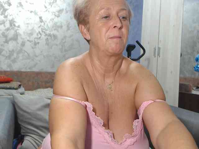 LovePinkLilli webcam