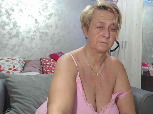 LovePinkLilli webcam