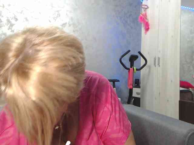 LovePinkLilli webcam