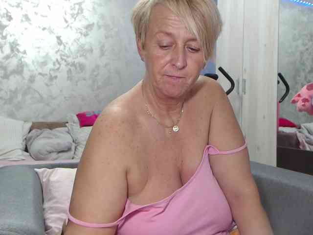 LovePinkLilli webcam