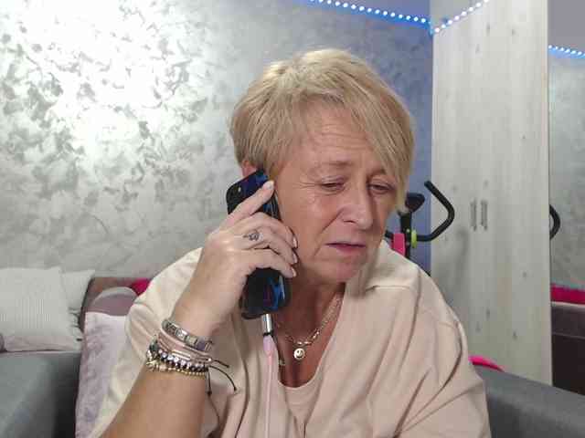 LovePinkLilli webcam