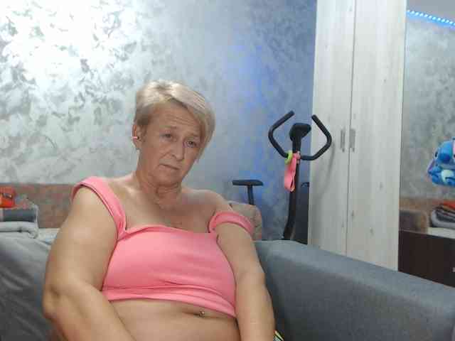 LovePinkLilli webcam