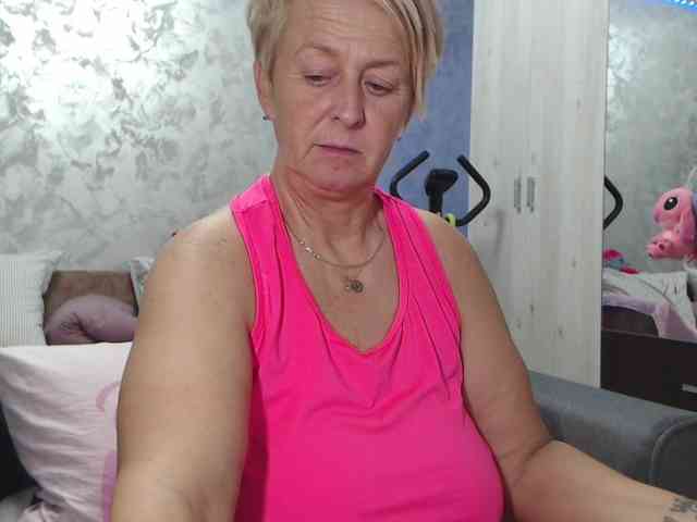 LovePinkLilli webcam