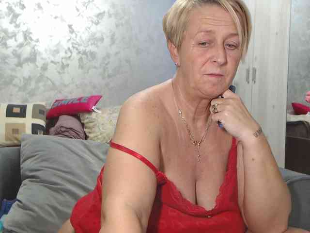 LovePinkLilli webcam