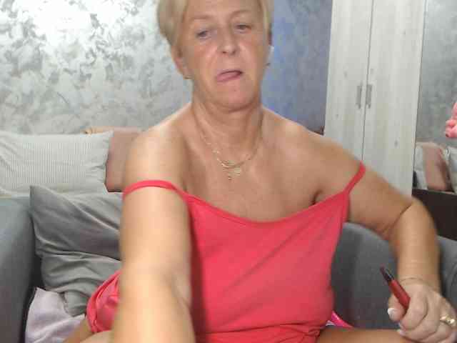 LovePinkLilli webcam