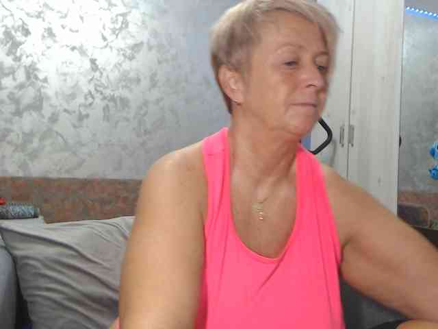 LovePinkLilli webcam