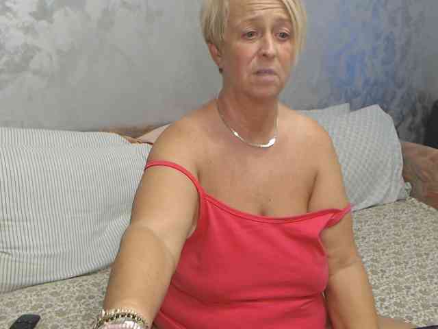 LovePinkLilli webcam