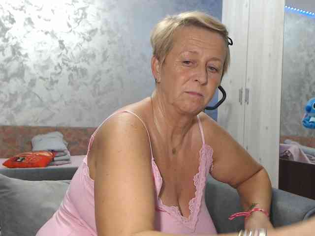 LovePinkLilli webcam